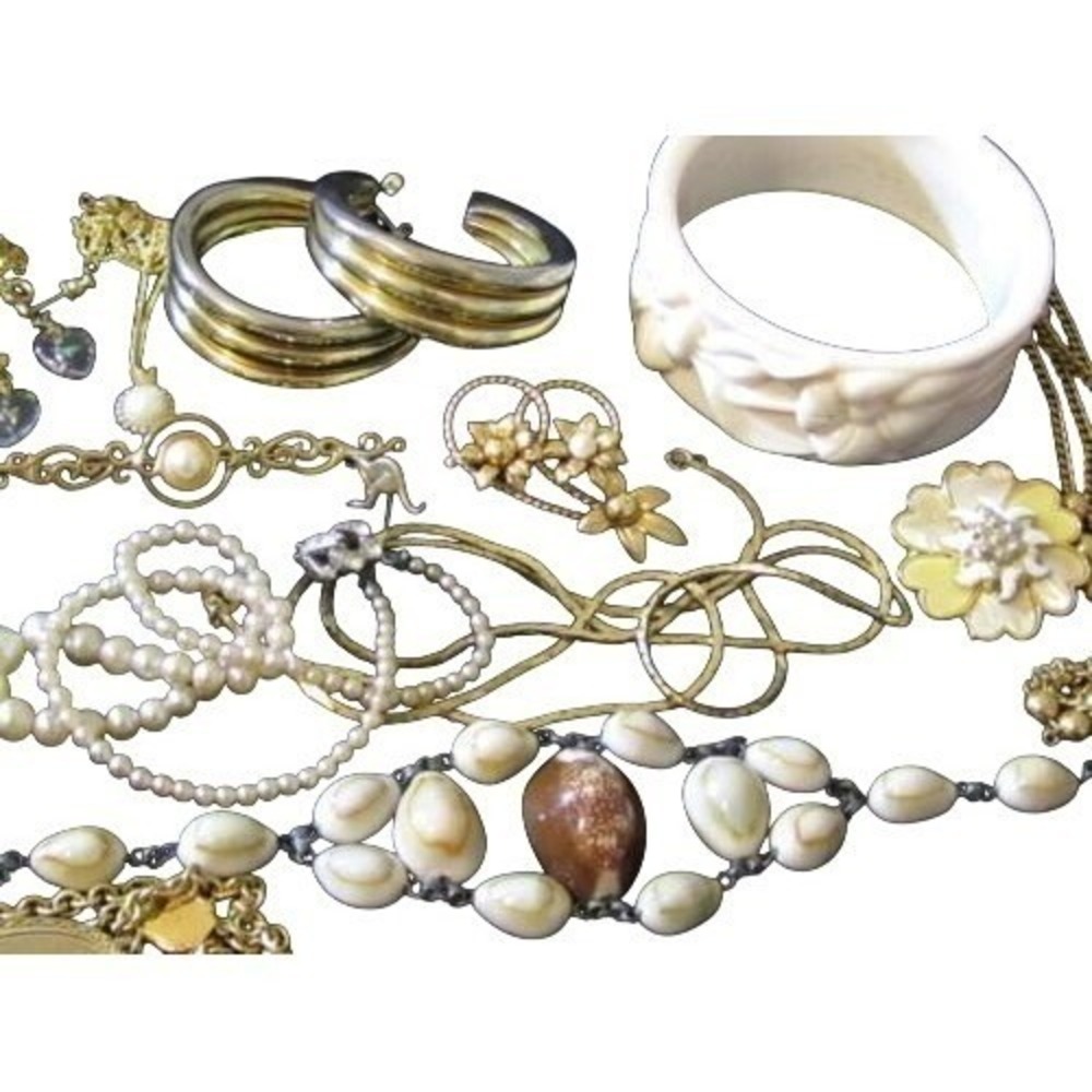 Wide Cream White Flower‎ Plastic Bangle Gold Plated 15Pc Vintage Jewelry Lot